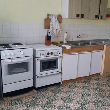 Bedroom For 3, In Old Dalmatian House, Under Mountain, 14 Km To Np Krka, 35 Mins Drive To Sibenik Razvode